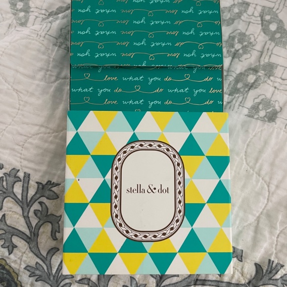 Stella & Dot Earrings - Picture 3 of 4